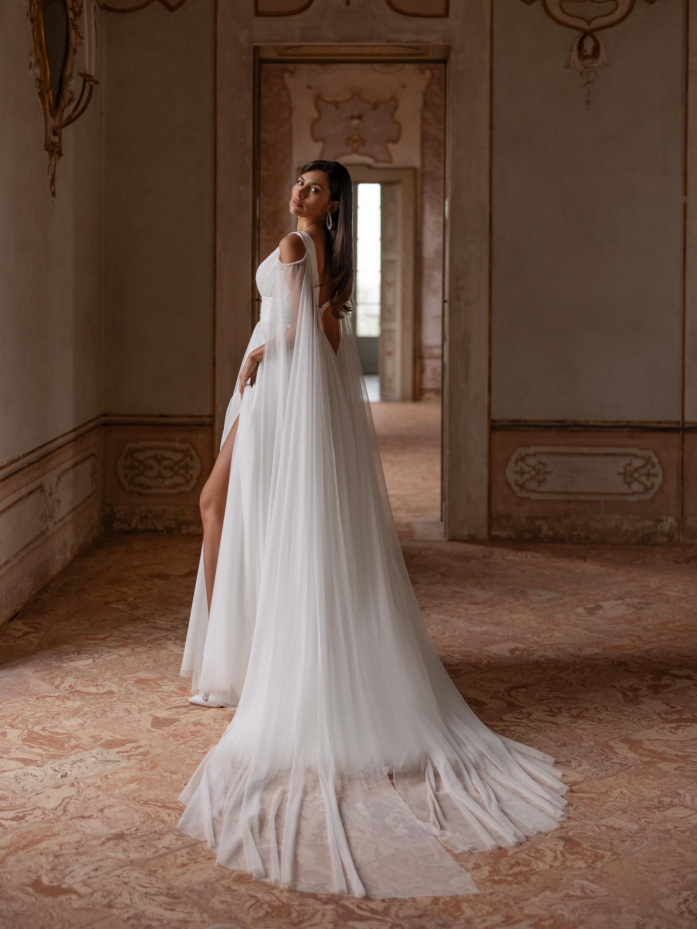 wedding dress with flowy bottom Flowy Wedding Dresses