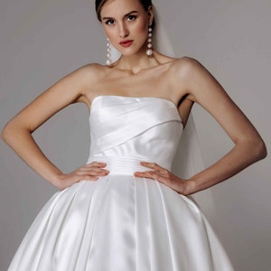 Satin Brautkleid mit Schleppe, Üppiges königliches Brautkleid, Prinzessinnenhochzeit, A-Linie Ballkleid, Brautkleid Bild 8