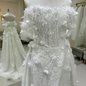 Vestido de novia con apliques florales en 3D, vestido con corsé de cuentas, vestido de novia con abertura alta, vestido con espalda descubierta, vestido de novia estilo princesa, vestido de novia 2026 imagen 11