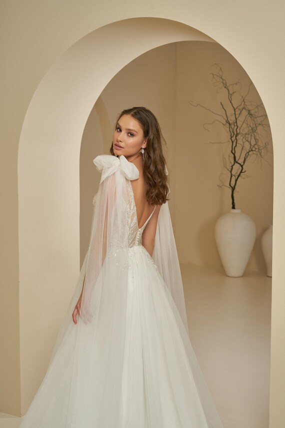 Tulle Wedding Dress, Removable Wings With Bows, Backless Flowy Wedding Gown, Charm Beaded Corset A-line Bridal Dress, Lace Bridal Gown