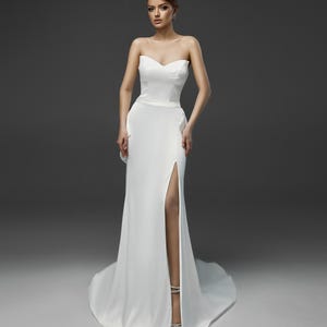 Elegant Fitted Wedding Dress, Custom Mermaid Wedding Dress, Backless Bridal Dress, Wedding Dress with Cutout, Wedding Dress with Dainty Bow