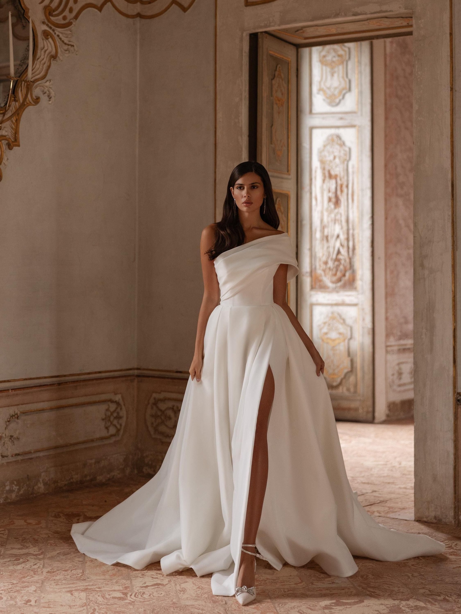 Brautkleid asymmetrisch 