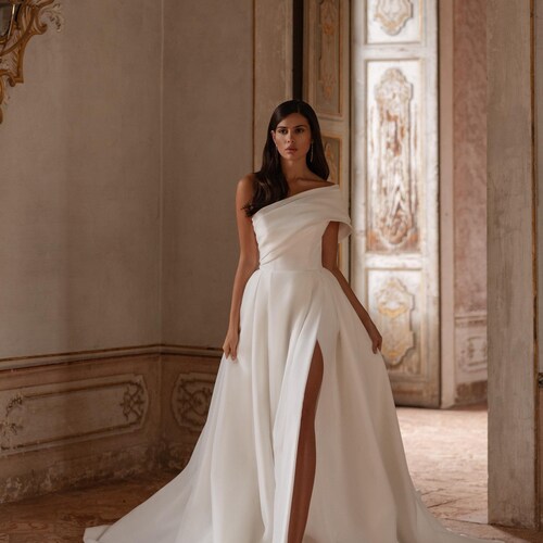Trendy Asymmetrical Off-shoulder Wedding Dress With Dainty Bow on the Back,  Statement High Slit Bridal Dress, A-line Dress With Long Train - Etsy