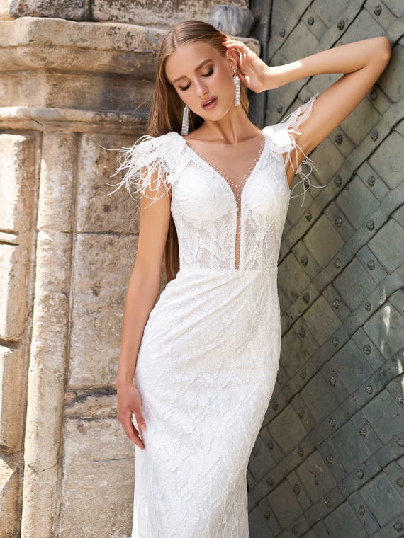 Fitted Mermaid Wedding Dress, Deep V-neckline, Removable Decorative Elements of Lace and Feathers, Lace Wedding Dress, Exquisite Small Train - Etsy Fitted Mermaid Wedding Dress, Deep V-neckline, Removable Decorative Elements of Lace and Feathers, Lace Wedding Dress, Exquisite Small Train - Etsy