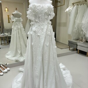 Vestido de novia con apliques florales en 3D, vestido con corsé de cuentas, vestido de novia con abertura alta, vestido con espalda descubierta, vestido de novia estilo princesa, vestido de novia 2026 imagen 6