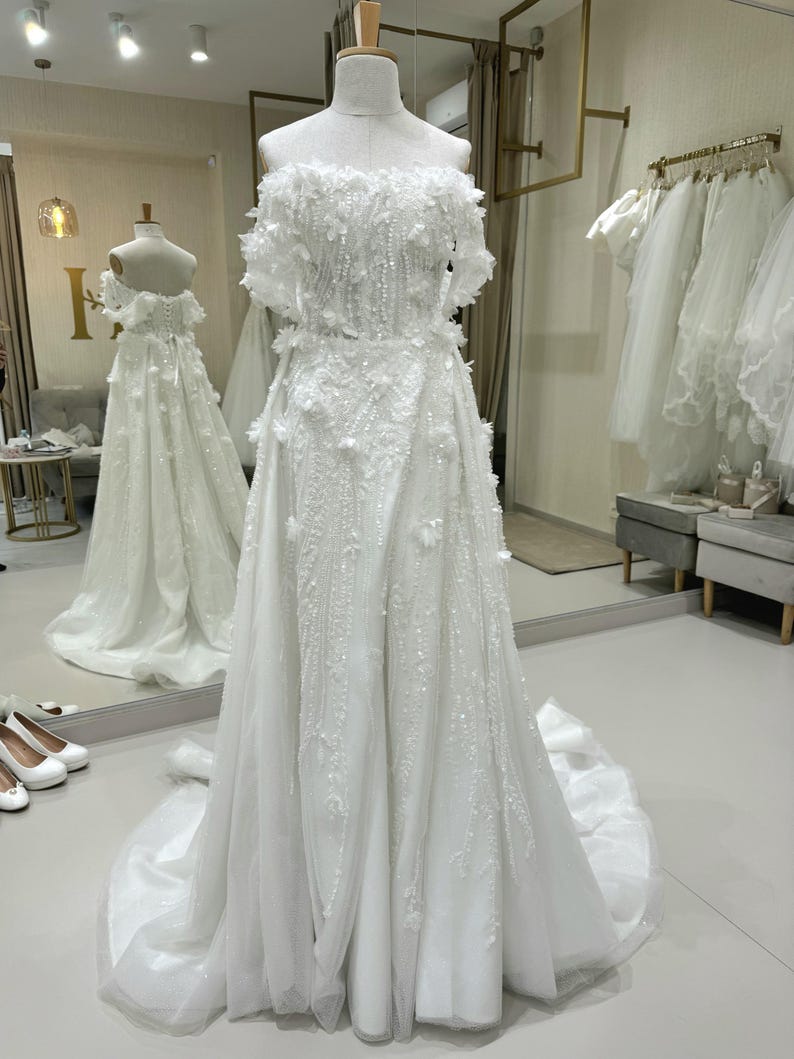 Vestido de novia con apliques florales en 3D, vestido con corsé de cuentas, vestido de novia con abertura alta, vestido con espalda descubierta, vestido de novia estilo princesa, vestido de novia 2026 imagen 6