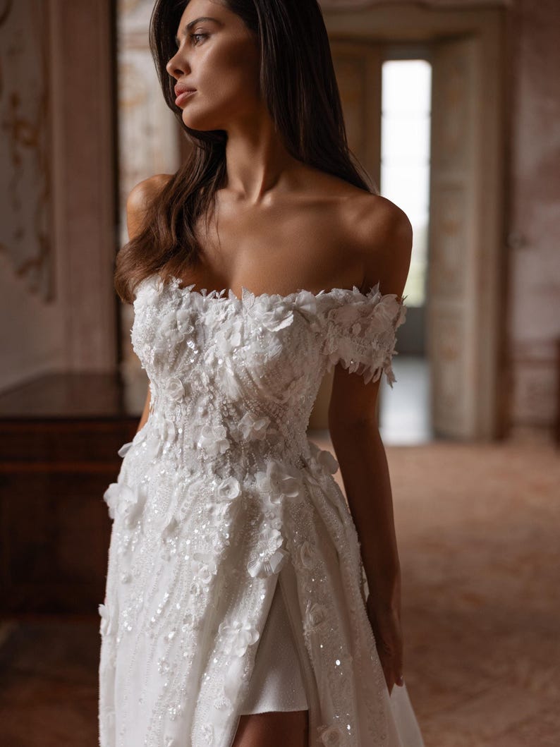 Vestido de novia con apliques florales en 3D, vestido con corsé de cuentas, vestido de novia con abertura alta, vestido con espalda descubierta, vestido de novia estilo princesa, vestido de novia 2026 imagen 2