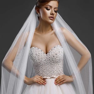 Abito da sposa affascinante con corsetto di perle di perline, abito da sposa da principessa, abito da sposa a trapezio, abito da sposa lungo fino al pavimento, abito in stile vintage