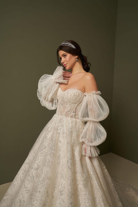 puffy wedding dress Princess Sparkly With off Shoulder, Removable Puff Sleeve Bridal Gown Style:short sleeve top + bow + tutu flattering black midi dress Puff sleeve Iconic Randy Fenoli Wedding Diamond White Color Length