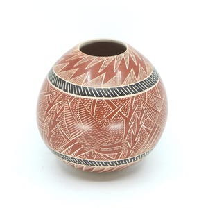 Vintage Mata Ortiz Sgraffito Ceramic Vessel by Eleuterio Pina, Signed