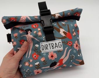 Dirtbag 'Let's goschwimmen' Schwimmtasche. Wasserabweisende Tasche mit effizientem Verschlusssystem.