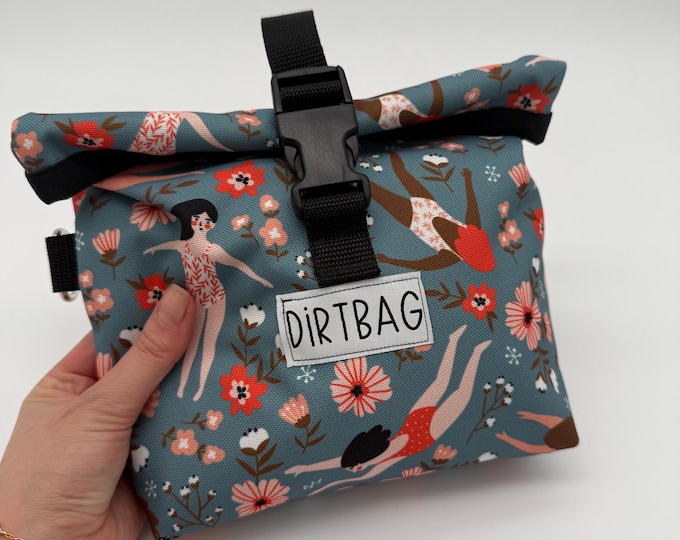 Dirtbag 'Let's go swimming' Swim bag. Water resistant bag with efficient closing system.