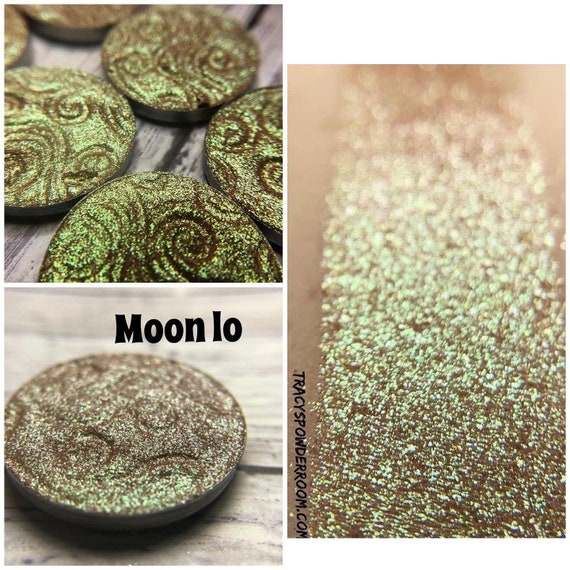 MOON IO Pressed Pigment Highlighter Topper