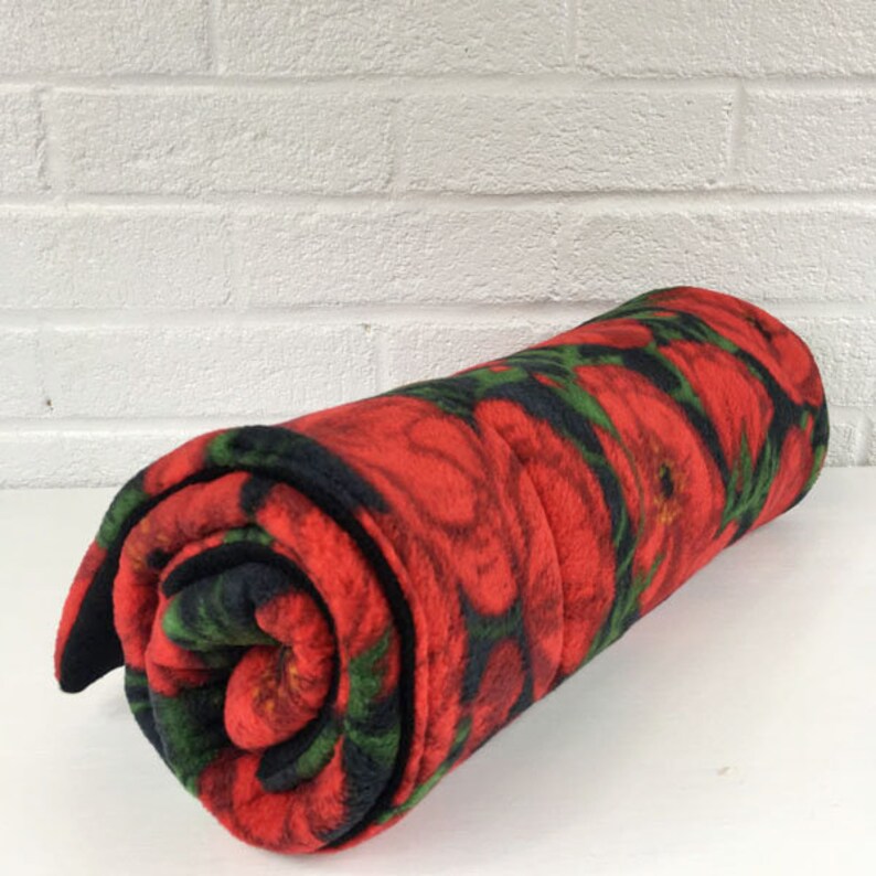 Cozy and Clean C/&C 2x5 Absorbent Fleece Cage Liner Rabbit Piggy Blanket Hedgehog Red Poppies on Black Guinea Pig Absorbent Layer