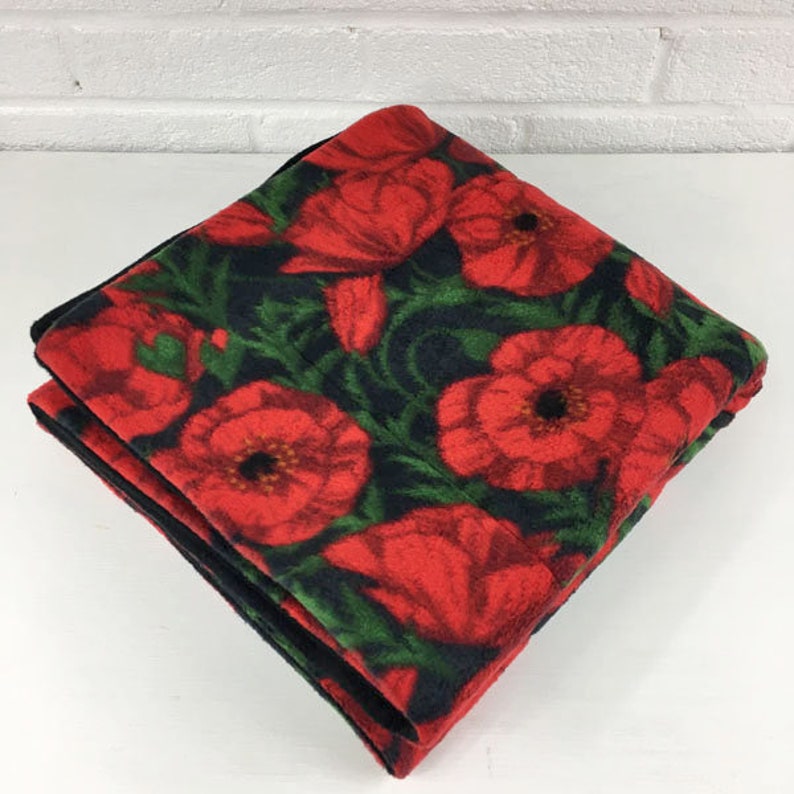 Cozy and Clean C/&C 2x5 Absorbent Fleece Cage Liner Rabbit Piggy Blanket Hedgehog Red Poppies on Black Guinea Pig Absorbent Layer