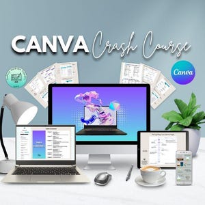 Puede incluir: Imagen promocional de un curso intensivo de Canva, con un portátil, un monitor de escritorio, una tableta y un smartphone que muestran la interfaz de Canva. También hay una taza de café, una lámpara de escritorio y una planta en maceta. El logotipo de Canva es visible.