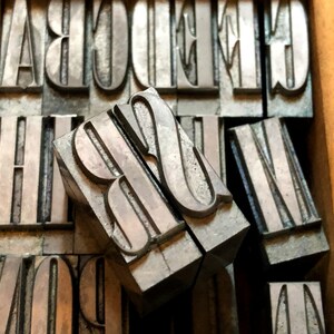 Vintage Metall LETTERPRESS Typ 72 PT Serif Font Blocks sind 1 Zoll groß WÄHLEN Großbuchstaben Druck Typografie Original Blei Block Bild 4