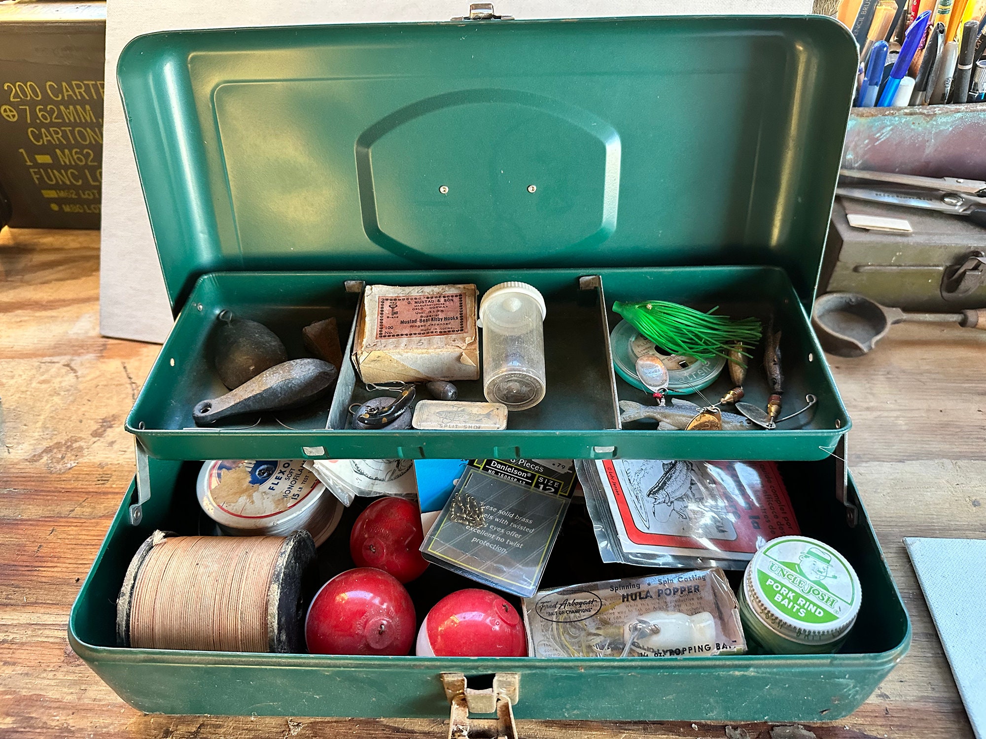 Vintage Victor Atco Green Metal Fishing Tackle Box with Hooks, Lines and  Sinkers | Man Cave Collectible | Memorabilia