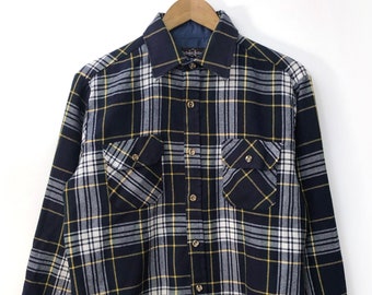 Classic Soft Cozy Vintage 80's 90's Men's Collared Button Up Down Long Sleeved Plaid Pendleton Woolrich Style Flannel Workwear Shirt MEDIUM
