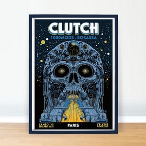 Peut inclure: Affiche de concert encadrée pour Clutch, 1000mods et Bokassa. L'œuvre présente un crâne bleu détaillé sur fond bleu foncé avec des étoiles jaunes. L'affiche comprend le texte "CLUTCH" et les détails de l'événement.