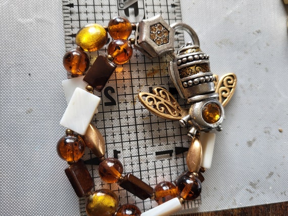 bee and stones bracelet - image 1