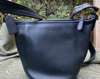 Vintage Coach Maggie Duffle 9019 | 1990s black leather bucket bag