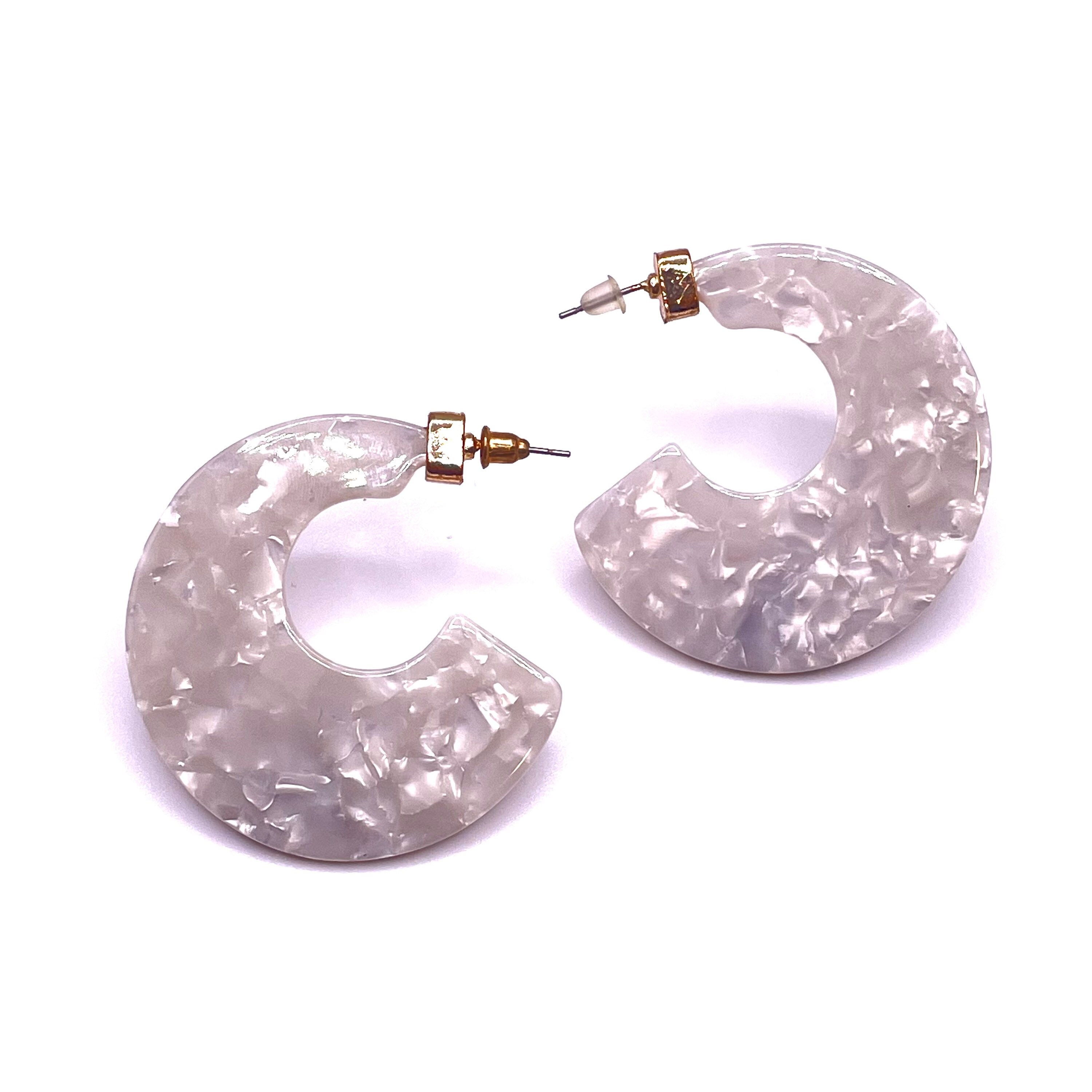 Details about   vintage 1930s/40s deco clamshell style white moonglow lucite earrings
