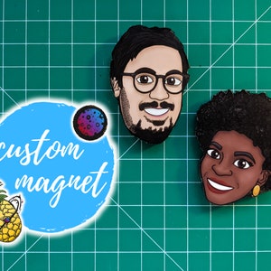 Personalisiertes Gesichtsmagnet | Hand gezeichnetes Design | Benutzerdefinierte Kühlschrankmagnet | Illustriertes Porträt Geschenk | Hochzeit Geburtstagsgeschenk Urlaub | Erinnerung Geschenk
