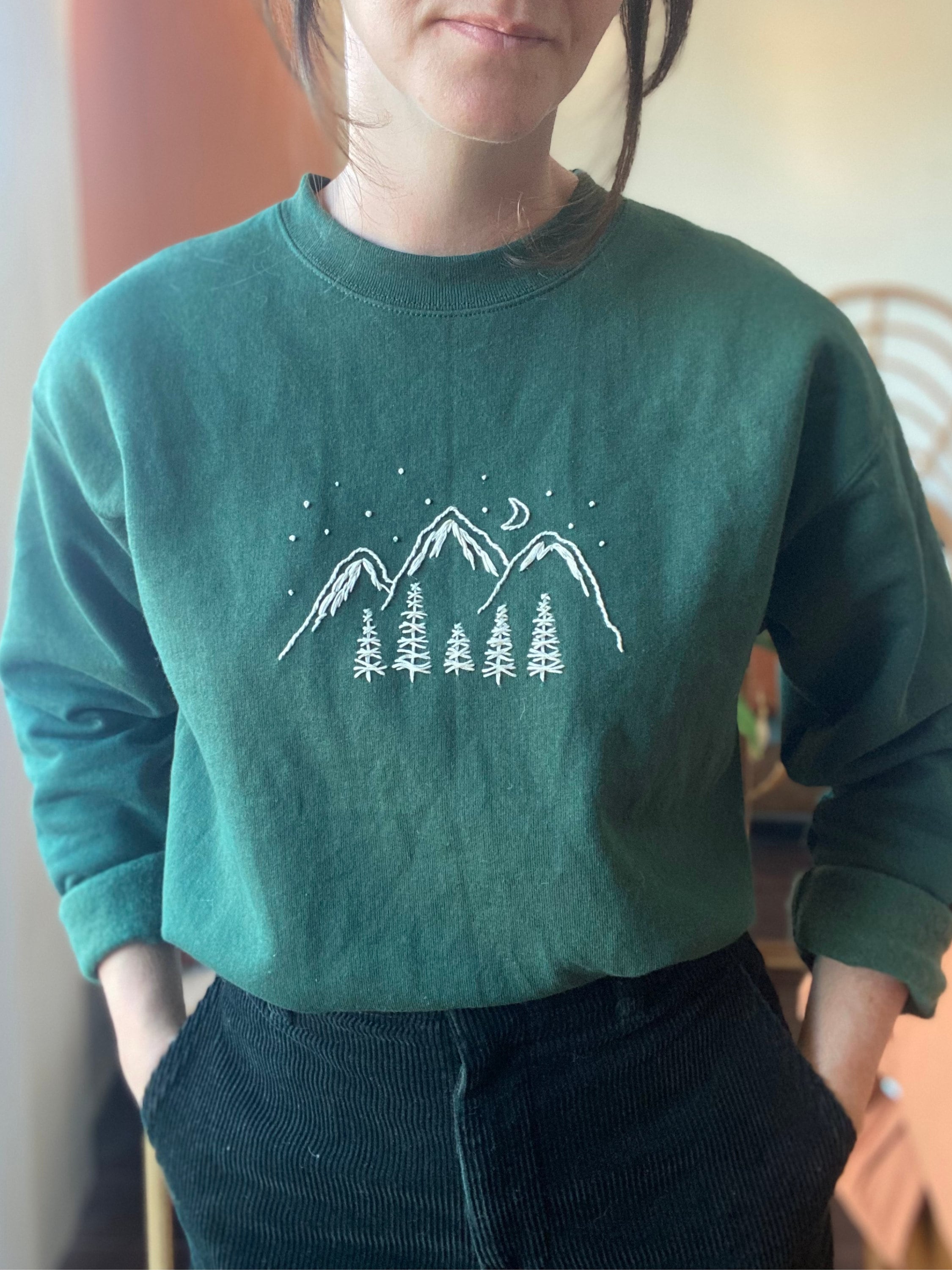 Tree embroidery sweat shirt GLAY