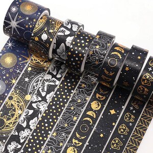 Diario planificador con cinta washi con letras de plantas y flores, cielo estrellado en oro negro