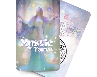 Könnte beinhalten: Eine Tarotkarte mit einem farbenfrohen, abstrakten Design, das eine Frau mit ausgestreckten Armen zeigt. Die Karte trägt den Titel "The Mystic Tarot" in einer Retro-Schrift.