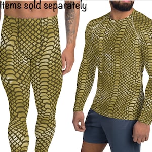 Peut inclure: Un t-shirt à manches longues et un legging avec un motif peau de serpent dans des tons de brun et beige.