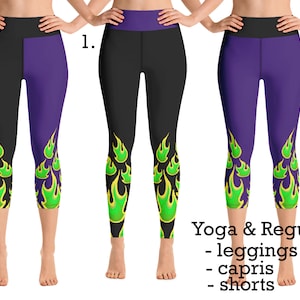 Puede incluir: Tres pares de leggings con un patrón de llamas verdes y amarillas. Los leggings están disponibles en negro, morado y una combinación de negro y morado. El texto "Yoga & Regular - leggings - capris - shorts" está en la parte inferior de la imagen.