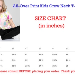 Puede incluir: Tabla de tallas para camisetas de cuello redondo para ni&ntilde;os, que muestra las medidas en pulgadas para la altura, el pecho y la cintura. Las tallas van de 2T a 7.