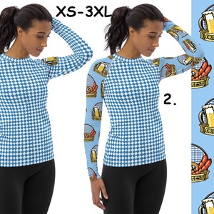 Könnte beinhalten: Zwei langärmlige Shirts mit Oktoberfest-Motiven. Ein Shirt hat ein blau-weißes Rautenmuster mit einem Oktoberfest-Patch auf dem Ärmel. Das andere Shirt hat einen hellblauen Hintergrund mit einem Oktoberfest-Muster. Beide werden mit schwarzen Leggings getragen.