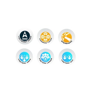 Puede incluir: Seis iconos redondos, blancos, con bordes blancos y centros de colores diferentes y texto. Los iconos representan diferentes roles en un juego. Los iconos son: Lieutenant Order, Command Token, Spearhead, Fireteam: Harris, Fireteam: Leader y Fireteam: Duo.