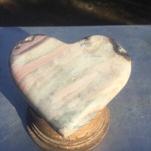Agate creamy peach heart 119 grams 3 inches tall