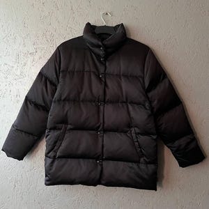Vintage MONCLER Damen Italien Daunenjacke Mantel mit Knöpfen Kleines Logo Größe 4 Farbe Schwarz Schokolade