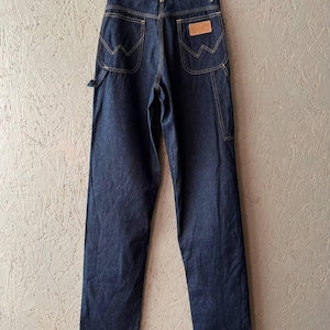 Vintage 80-tals WRANGLER Dam Cowboy Western USA Denim Jeans Arbetsbyxor Läderlapp Logotyp Storlek 26 x 36 Färg Marinblå Indigo bild 8