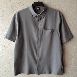 OAKLEY All Day Rocket Shirt Herren Kurzarm Shirt Up Knöpfe Klein Logo Gr. L Farbe Grau Neu mit Etikett