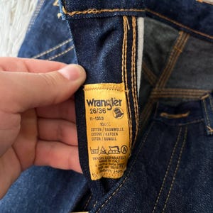 Vintage 80-tals WRANGLER Dam Cowboy Western USA Denim Jeans Arbetsbyxor Läderlapp Logotyp Storlek 26 x 36 Färg Marinblå Indigo bild 10