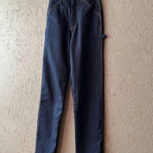 Vintage 80-tals WRANGLER Dam Cowboy Western USA Denim Jeans Arbetsbyxor Läderlapp Logotyp Storlek 26 x 36 Färg Marinblå Indigo bild 5