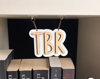 Suspension d'étagère TBR, suspension d'étagère, enseigne de bibliothèque TBR en bois, cadeau pour les amoureux des livres, cadeau livresque, décoration d'étagère de livre tbr