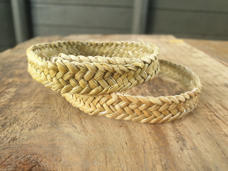 Handmade flax bracelet / poroporo Maori flax weaving image 1