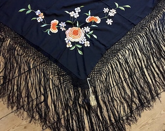 1920年代～1930年代頃の黒シルク刺繍ピアノショール