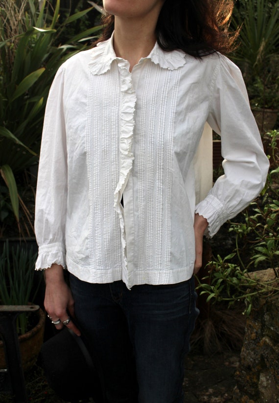 Romantic Antique White Victorian Ruffle Frill Cott