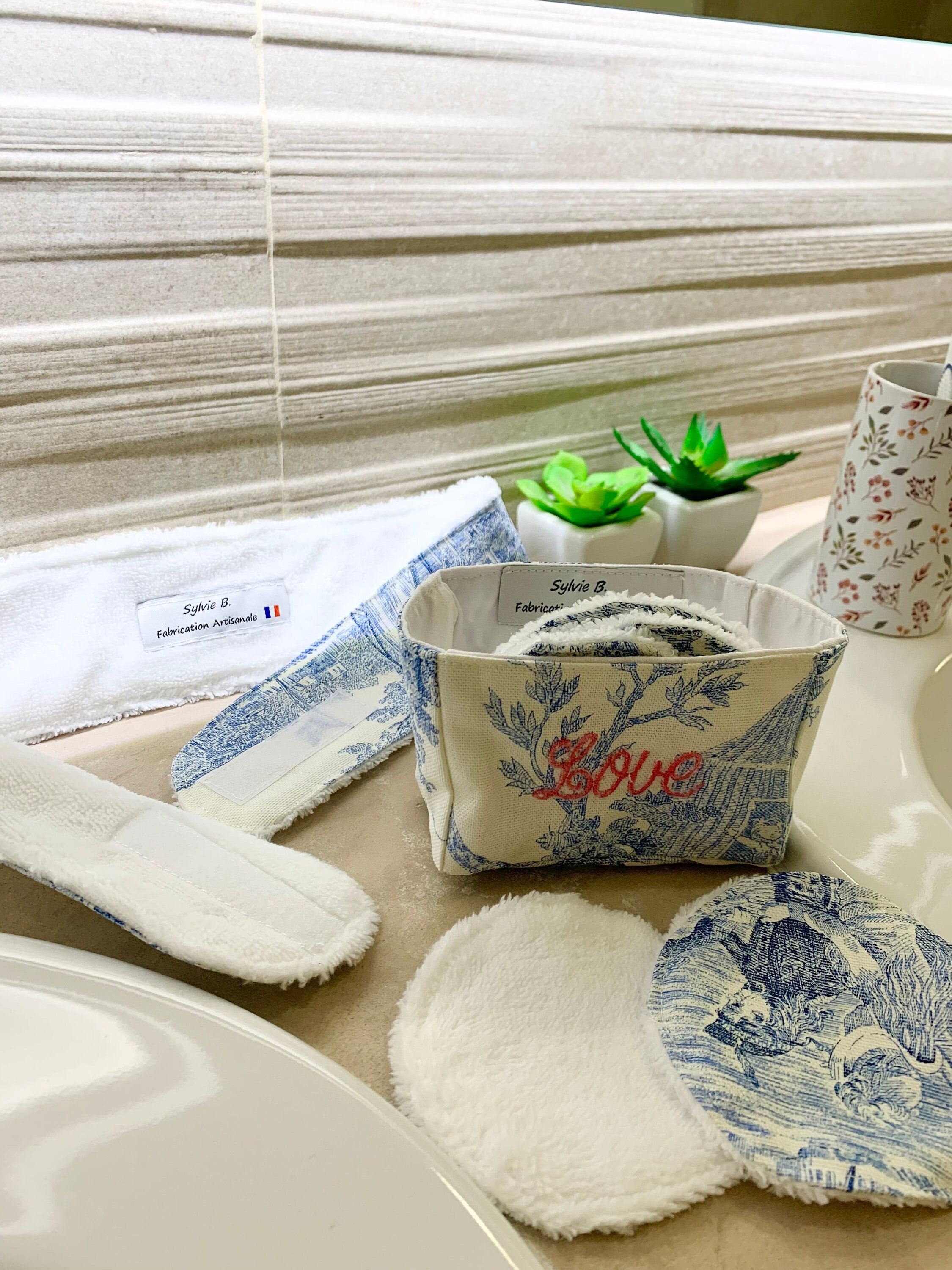 Personalized facial care kit in toile de Jouy: Customized headband + 5 makeup remover wipes + bamboo terry cloth glove -perfect gift for her