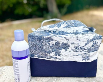 Large padded toiletry bag, quilted square travel pouch in toile de Jouy – ideal for protecting your toiletries during travels.