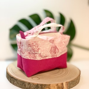Trousse de toilette personnalisée molletonnée en toile de jouy, trousse de voyage rembourrée carrée -  cadeau personnalisé pour maman