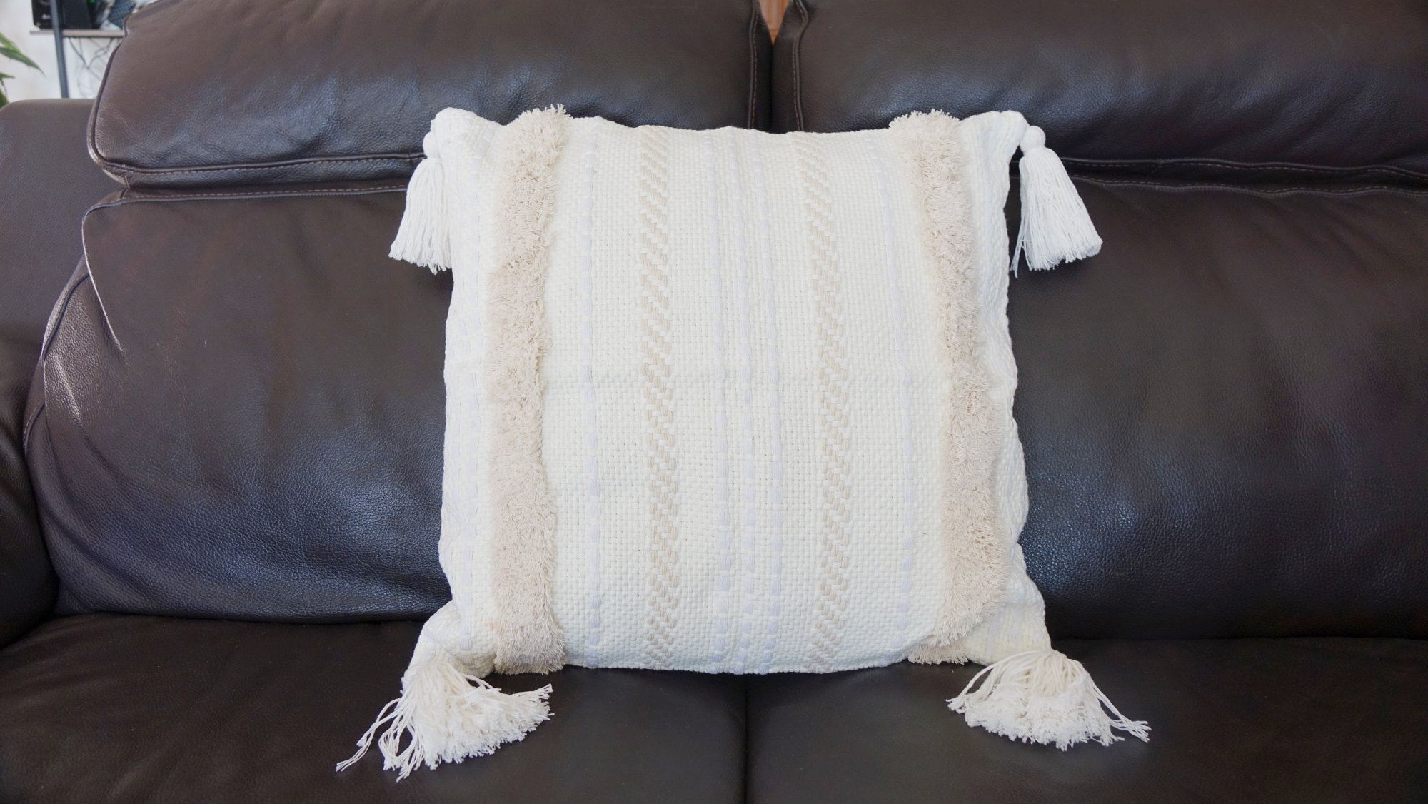 Housses de Coussins Décoratives en Toile Brodée, Blanches Motifs Style Nordique, avec Pompons